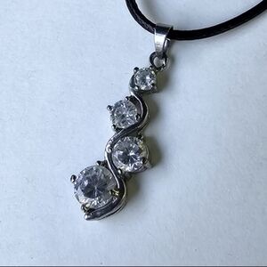 🪩 Curly Gem Drop Necklace